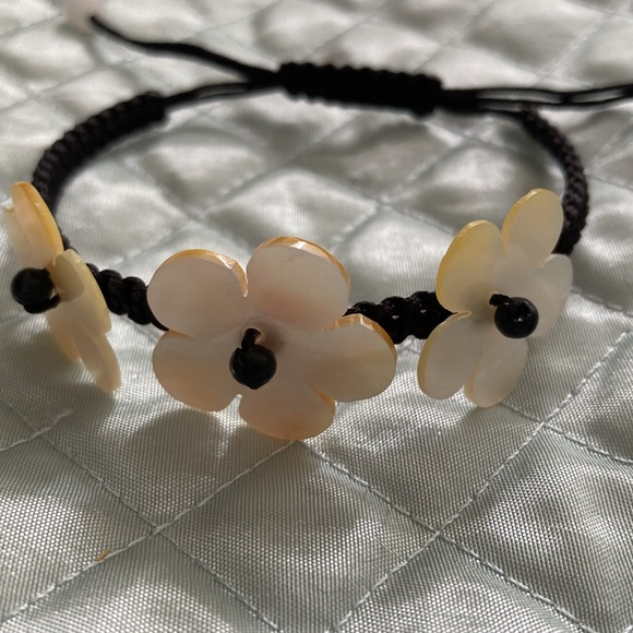 vintage mother of pearl tri floral adjustable bracelet - Picture 5 of 6